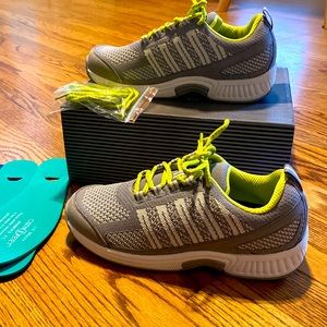 BioFit Coral Size 8.5 Wide women’s